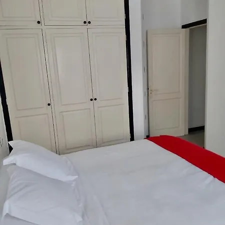 2 Bdr Next To The Beach 아파트 *